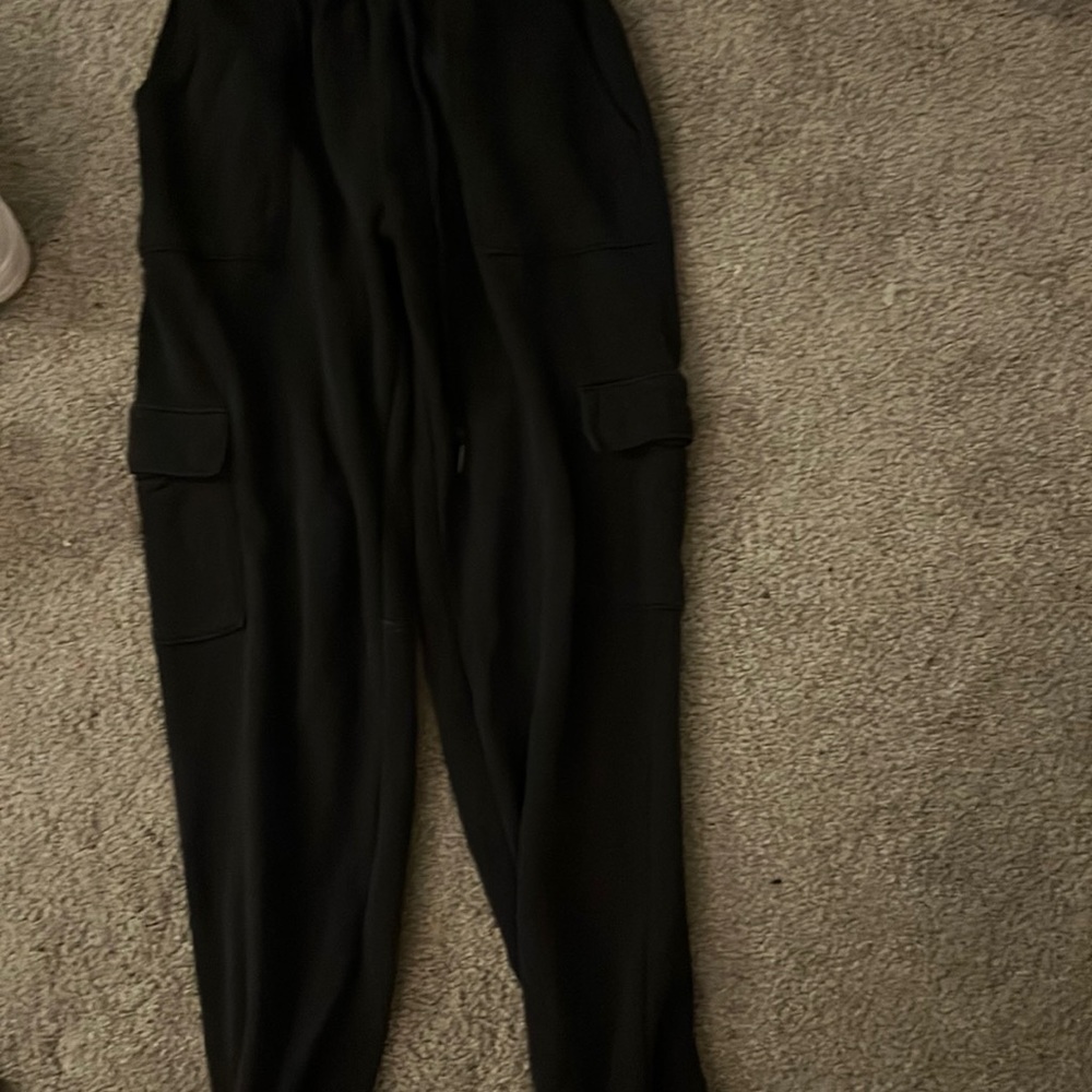 Black tie, a pink pants